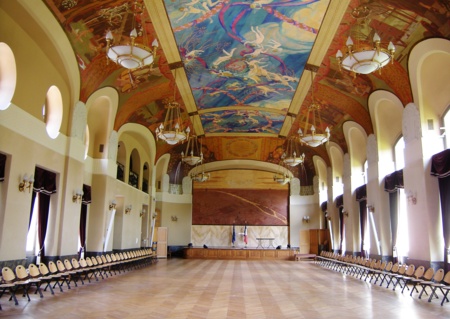 Architecture et décors intérieurs d'une mairie parisienne
