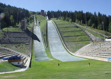 Visite de la station-village du Praz de Courchevel, du saut à ski et du site des Mondiaux de ski 2023 : Le Praz (village et site olympique)