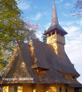 Visite de l'église en bois