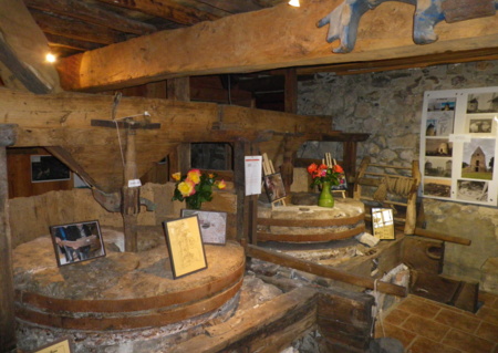 AU FIL DE L'EAU DU COULANT DES MOULINS