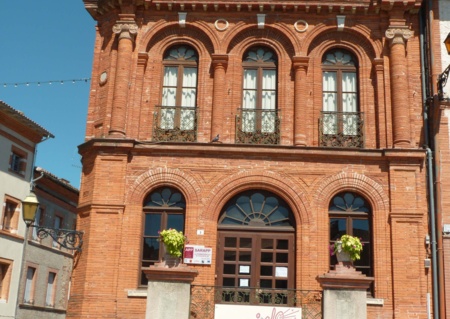 Découverte architecturale et historique du village de Rieumes