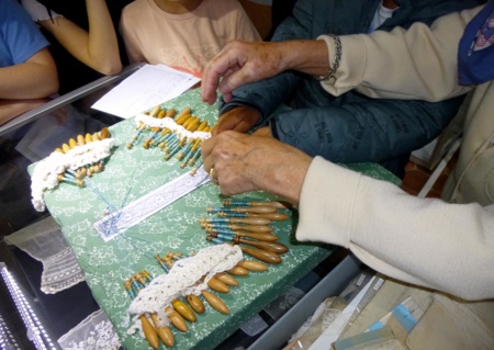À l'école des dentellières : initiation et visite