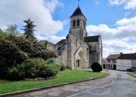 Sur la piste de Montchauvet, son histoire et ses monuments