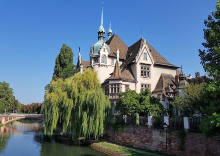 À la découverte du Lycée des Pontonniers, plus beau lycée de France !