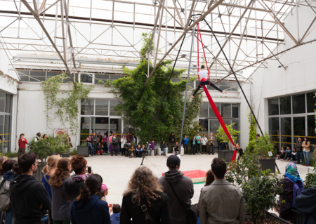 découverte d'un ancien bâtiment militaire transformé en fabrique de cirque !