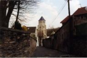 Découverte d’un village rural à flanc de coteau