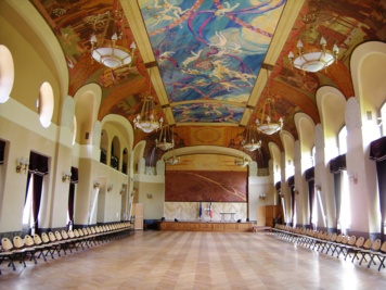 Architecture et décors intérieurs d'une mairie parisienne