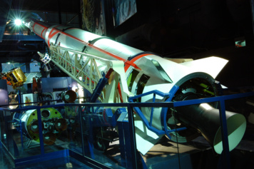 Check-In + Boarding Pass + Visite guidée « Exploration spatiale »