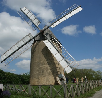 Visite du moulin à vent et présentation de maquettes didactiques