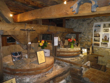 AU FIL DE L'EAU DU COULANT DES MOULINS