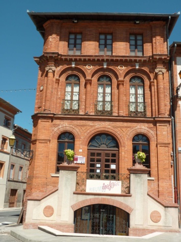 Découverte architecturale et historique du village de Rieumes