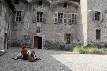 Château de Manuel de Locatel / Qui vit au château ?
