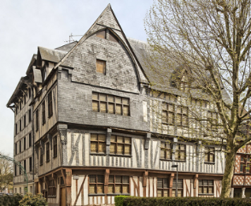 La maison des 4 fils Aymon: l'architecture à pans de bois