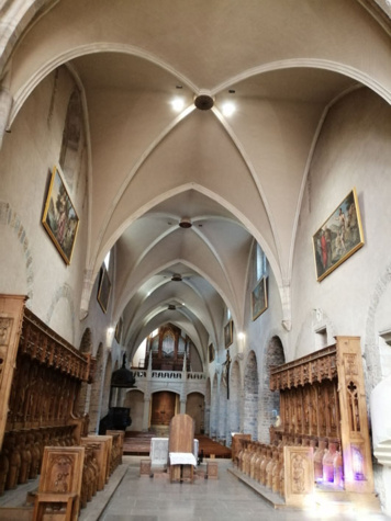 ensemble cathédrale/cloître/crypte - si la cathédrale nous était contée