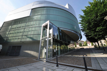 La médiathèque et les archives : une visite à livre ouvert