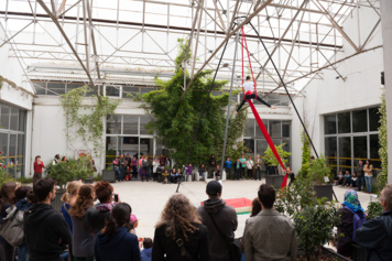 découverte d'un ancien bâtiment militaire transformé en fabrique de cirque !