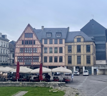 Place du Vieux Marché : patrimoine déplacé, patrimoine sauvegardé