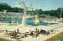 L’ancienne piscine dans tous les sens